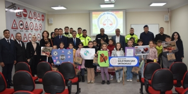 thumbnail_ERENLER’DE TRAFİK VE İLK YARDIM HAFTASI ETKİNLİKLERLE KUTLANDI (5)
