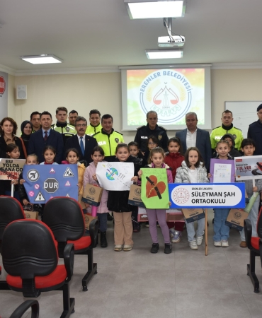 thumbnail_ERENLER’DE TRAFİK VE İLK YARDIM HAFTASI ETKİNLİKLERLE KUTLANDI (5)