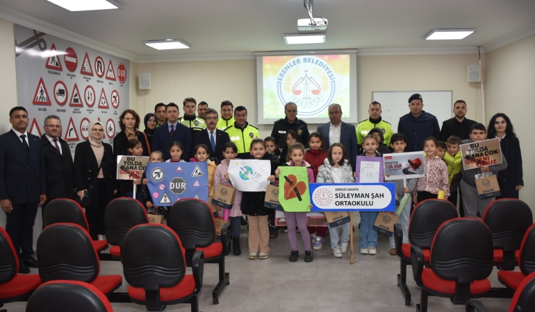thumbnail_ERENLER’DE TRAFİK VE İLK YARDIM HAFTASI ETKİNLİKLERLE KUTLANDI (5)