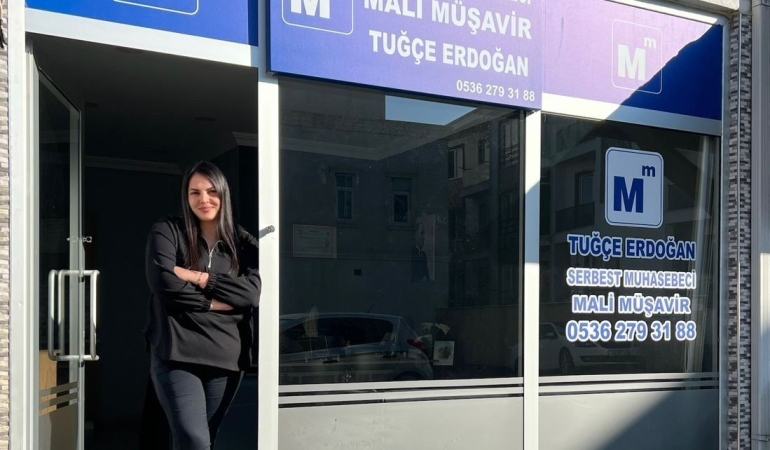 Sapanca’da Genç Mali Müşavir Tuğçe Erdoğan Kendi Ofisini Açtı