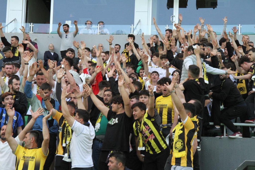 Karasuspor, As Akyazıspor’u farklı mağlup etti