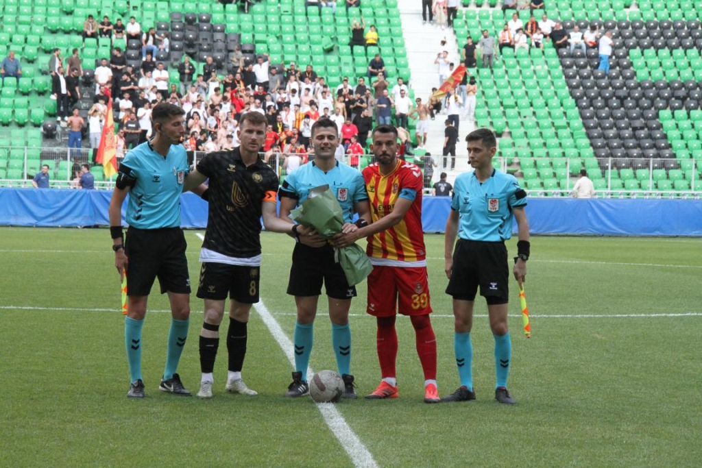 Karasuspor, As Akyazıspor’u farklı mağlup etti