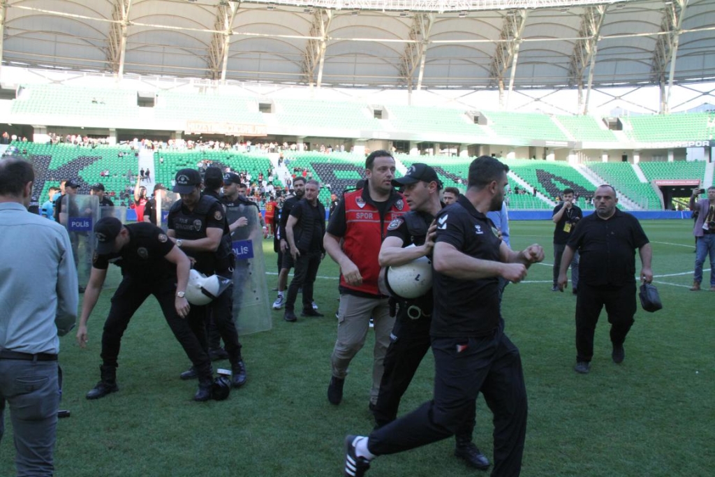 Karasuspor, As Akyazıspor’u farklı mağlup etti
