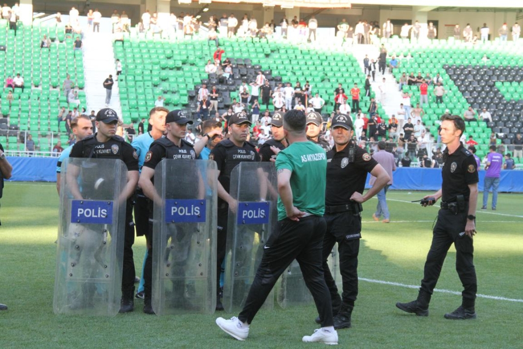 Karasuspor, As Akyazıspor’u farklı mağlup etti