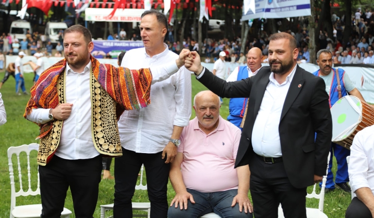 Ülkemizin çeşitli yerlerinde yatırımları olan Sakaryalı iş insanı Faruk Koç tekrar Selman Dede Yağlı Güreşleri ağası oldu