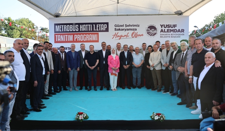 Metrobüsler Yusuf Alemdar’ın söz verdiği tarihte Sakarya yollarında  Sakarya’da bir ilk: Ulaşımda yeni bir çağ başladı