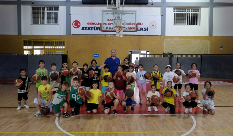 Sakarya’da çocuklar sporun her dalında dolu dolu bir yaz tatiline başladı