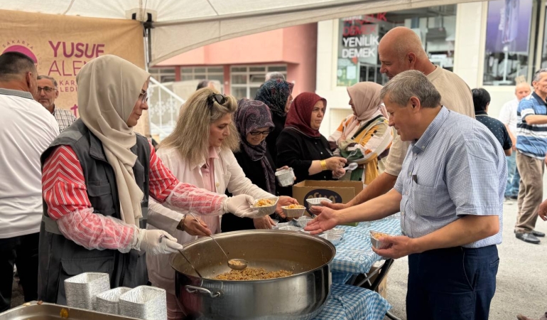 Binlerce kişi aşureyi tattı, hem diller hem de gönüller lezzet buldu