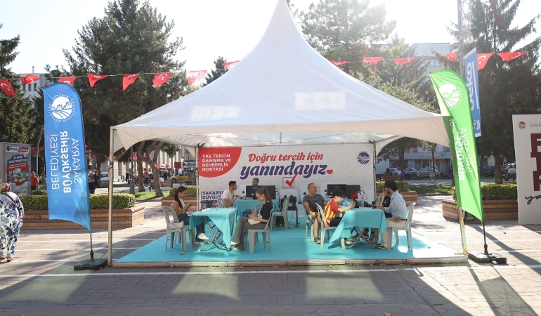 YKS gençleri için ücretsiz tercih danışmanlığı AKM önünde başlıyor