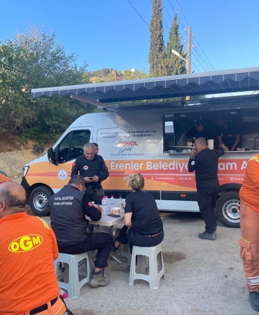 ERENLER BELEDİYESİ’NDEN YANGIN BÖLGESİNE TÜM İMKANLAR İLE DESTEK (1)