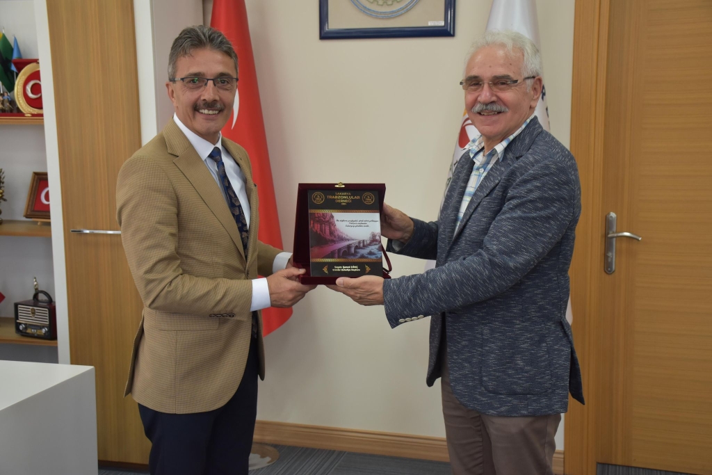 Sakarya Trabzonlular Derneği’nden Başkan Işıksu ve Başkan Dinç’e Ziyaret