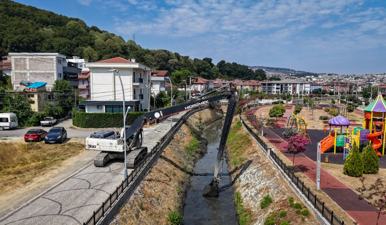 Çevre ve su sağlığı için dere ıslah çalışmaları devam ediyor