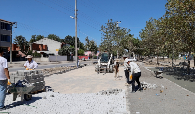 Söğütlü’nün yeni sosyal alanı Ritim Park’ta çalışmalar devam ediyor