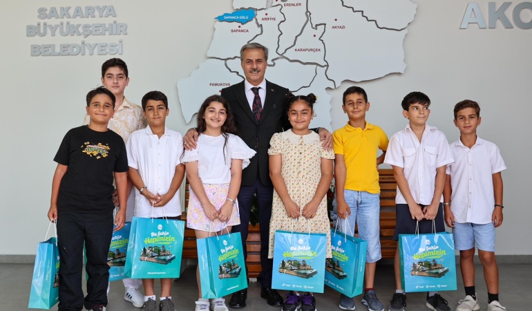 Gazze hareketiyle gönülleri fetheden minikler Yusuf Alemdar’ın misafiri oldu “Sizlerle gurur duyuyorum”