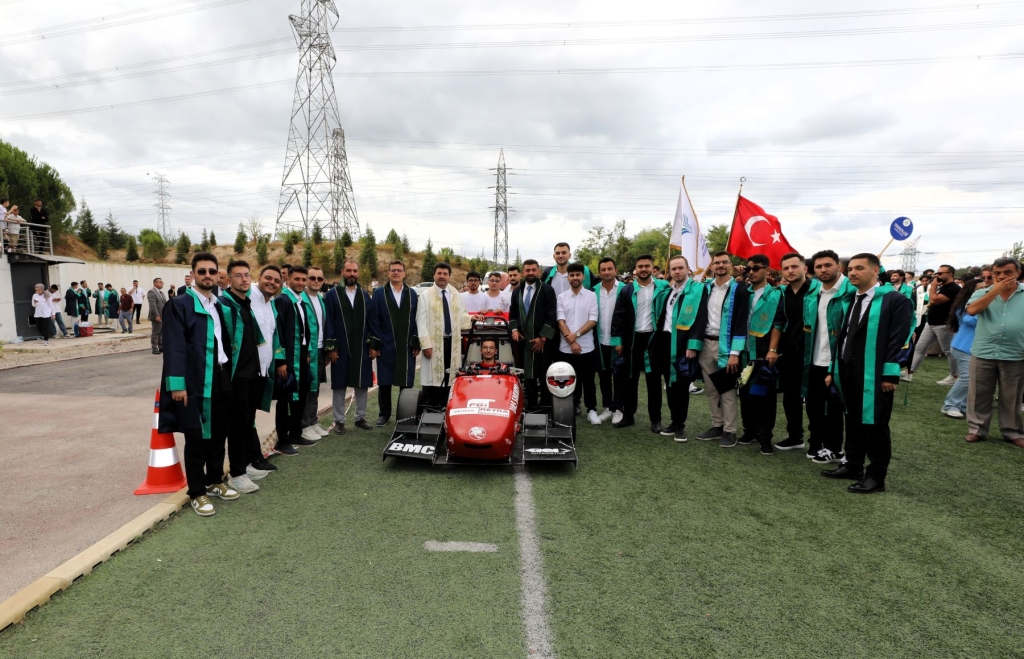 SUBÜ 3.263 öğrencisini coşkulu törenle mezun etti