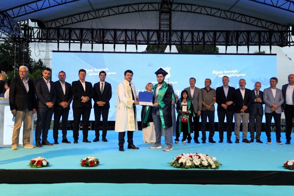 SUBÜ 3.263 öğrencisini coşkulu törenle mezun etti