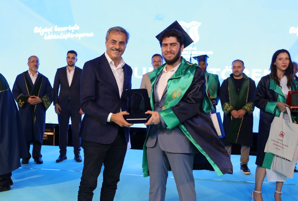 SUBÜ 3.263 öğrencisini coşkulu törenle mezun etti