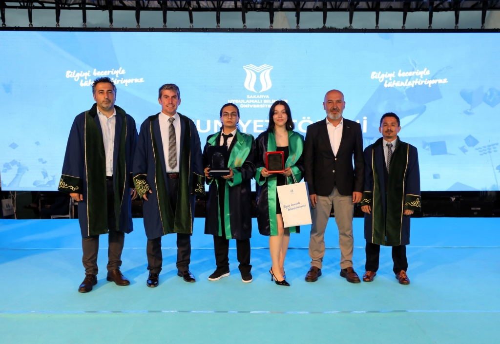 SUBÜ 3.263 öğrencisini coşkulu törenle mezun etti