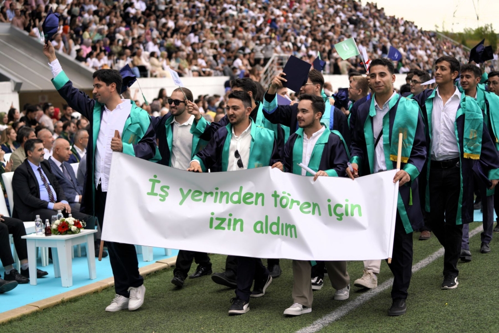 SUBÜ 3.263 öğrencisini coşkulu törenle mezun etti