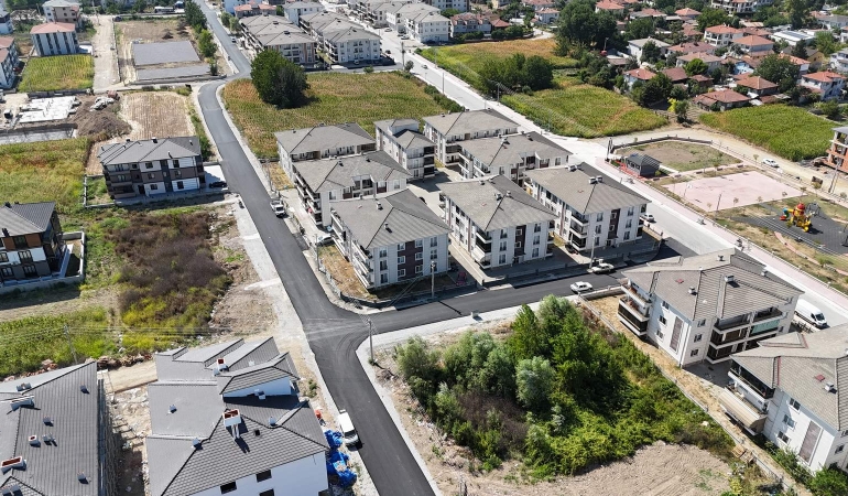 Arifiye Belediyesi Hanlıköy’de Asfalt Çalışmalarını Tamamladı