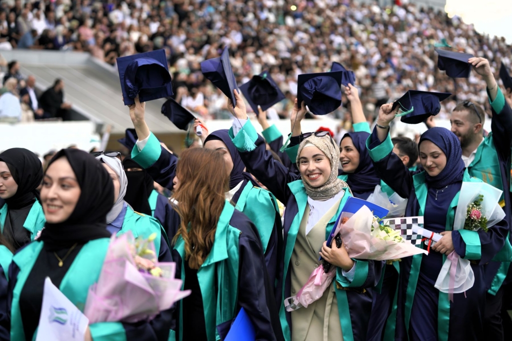 SUBÜ 3.263 öğrencisini coşkulu törenle mezun etti