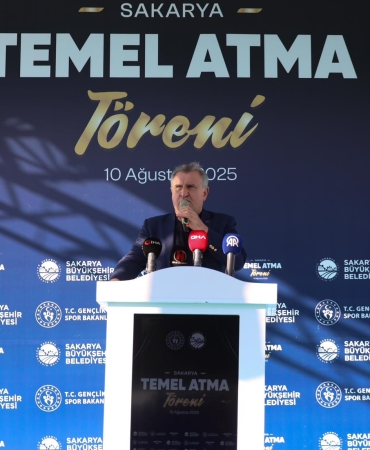 Spor Bakanı Osman Aşkın Bak,