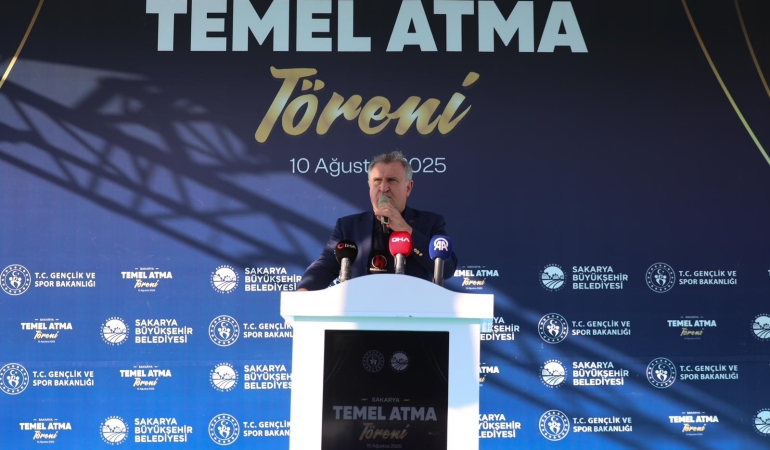 Spor Bakanı Osman Aşkın Bak,