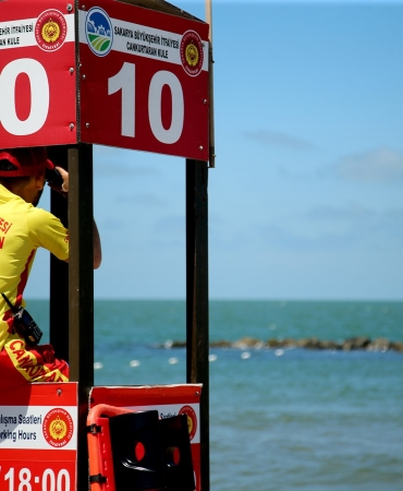 SAKARYA SAHİLLERİNDE BİR HAFTADA 41 KİŞİ BOĞULMAKTAN KURTARILDI