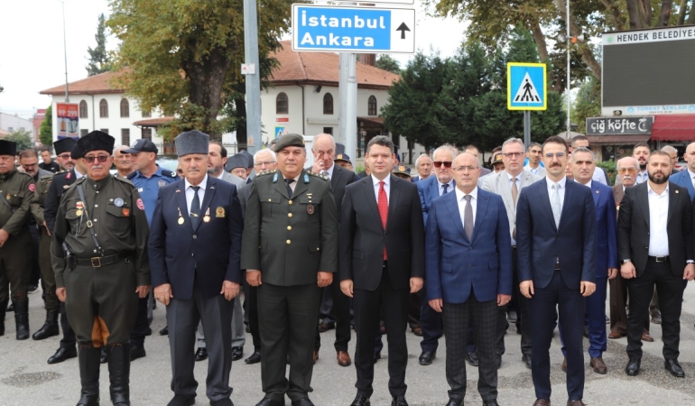 HENDEK’TE 19 EYLÜL GAZİLER GÜNÜ TÖRENLE KUTLANDI