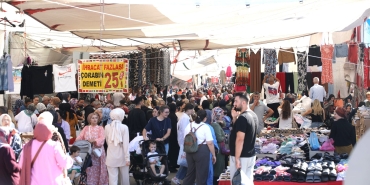 ÇARŞAMBA KUMAŞ PAZARI YENİ YERİNDE KURULDU, VATANDAŞLAR AKIN ETTİ (5)