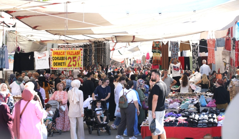 ÇARŞAMBA KUMAŞ PAZARI YENİ YERİNDE KURULDU, VATANDAŞLAR AKIN ETTİ (5)