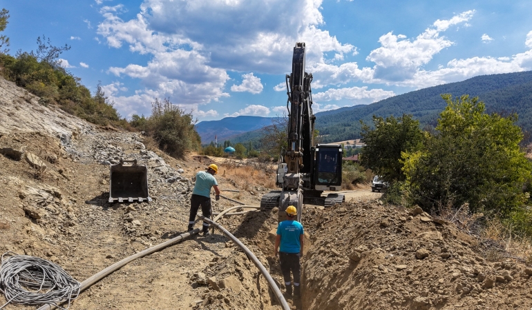 Şehren Mahallesi’ne yeni kaynak ile 2 bin metrelik içme suyu hattı