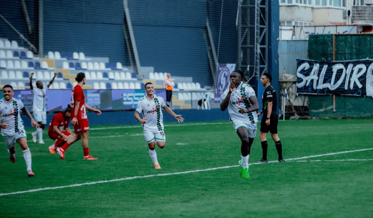 Sakaryaspor’dan Deplasmanda Altın Değerinde Galibiyet
