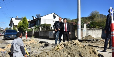 BAŞKAN ŞENOL DİNÇ, DEĞİRMENDERE’DE DOĞALGAZ ÇALIŞMALARINI İNCELEDİ 13 BAŞKAN ŞENOL DİNÇ, DEĞİRMENDERE’DE DOĞALGAZ ÇALIŞMALARINI İNCELEDİ (3)