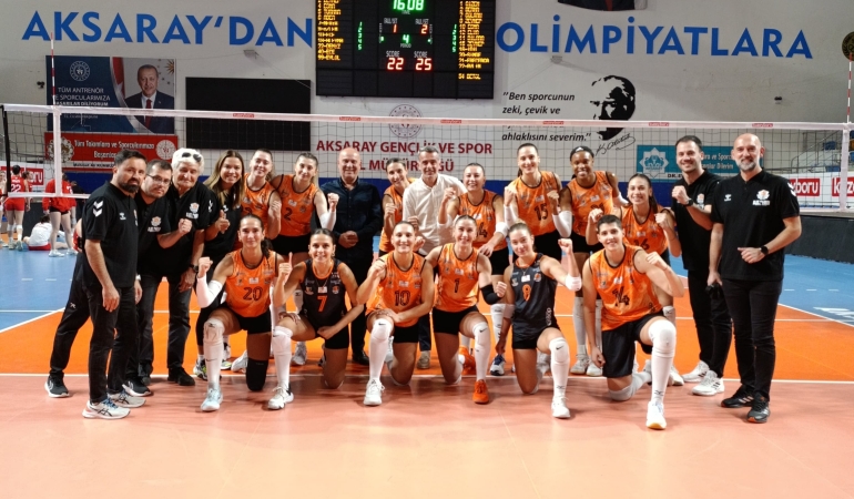 Sakaryanın Sultanları smaç ile başladı 1-3