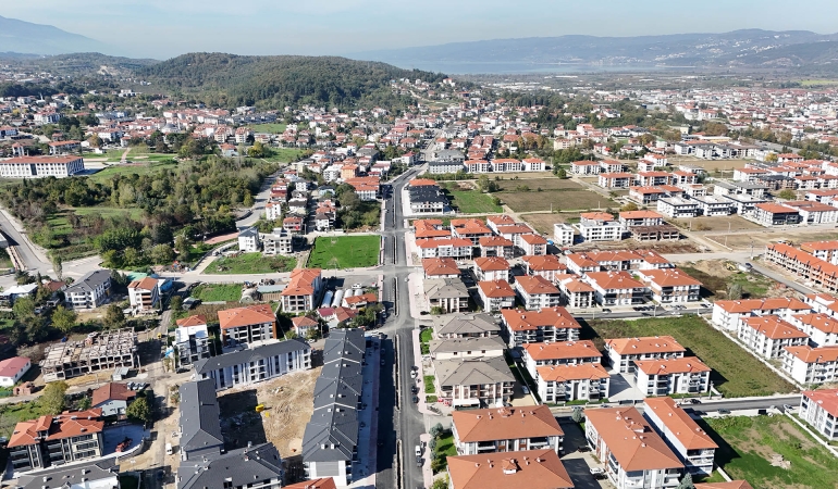 Başkan Alemdar, Arifiye’de çalışmaları yerinde inceledi  Yeni caddeler ve bağlantı yolları ile şehrimizin ulaşımına güç katıyoruz