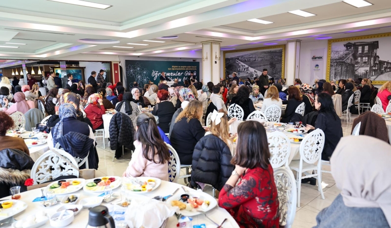 Başkan Yusuf Alemdar, SAMEK ve SGM eğitimcileriyle buluştu:  “Öğretmenlik hiçbir ölçüyle tarif edilmeyecek kadar yüce bir meslektir”