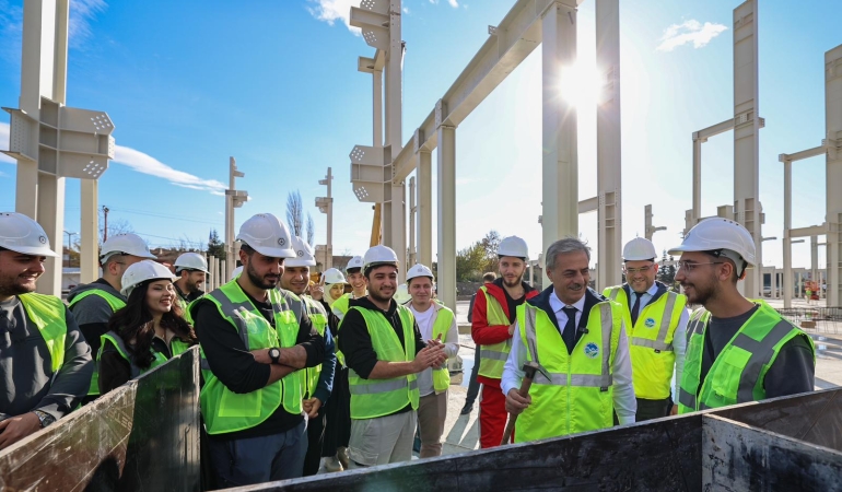 Bilim Merkezi’nde ilk görüntü ortaya çıktı: Yusuf Alemdar geleceğin inşaat mühendisleriyle şantiyede son durumu açıkladı