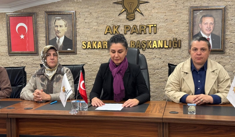 AK Parti Sakarya Kadın Kolları’ndan 25 Kasım Basın Açıklaması: “Kadına Yönelik Şiddete Karşı Mücadelemizi Kararlılıkla Sürdürüyoruz”