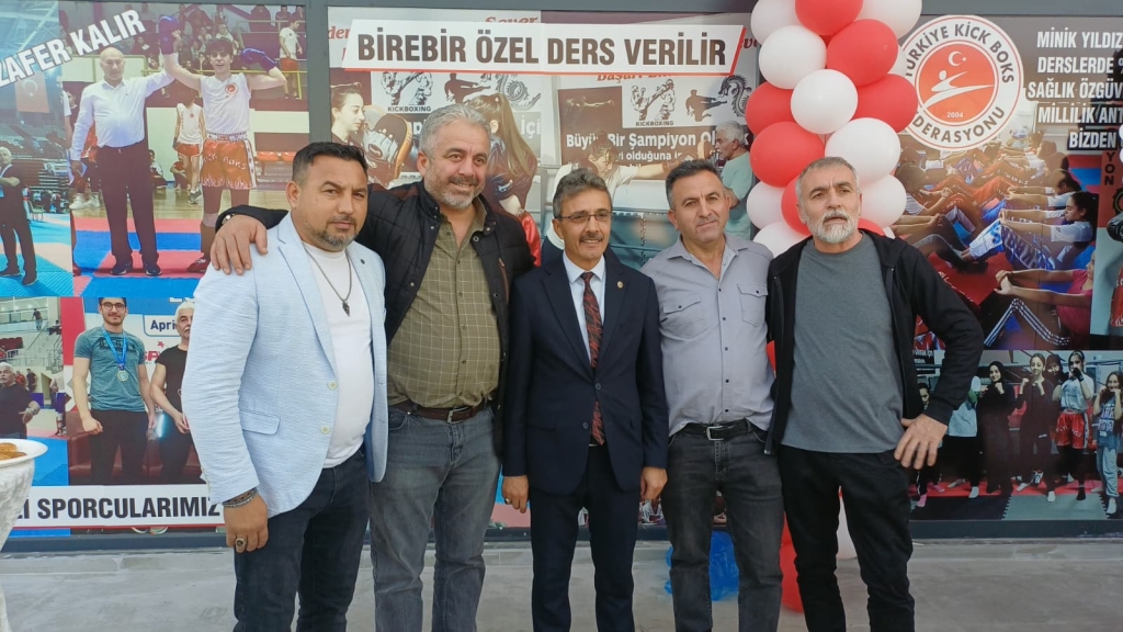 Kick Box'un ustası İbrahim Şen; “Gençlerimizi bataklıktan kurtarmak için çalışıyoruz”
