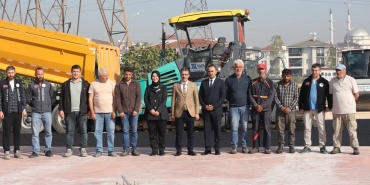 thumbnail_ERENLER’DE ASFALT SEFERBERLİĞİ BAŞKAN ŞENOL DİNÇ ÇALIŞMALARI YERİNDE İNCELEDİ (9)