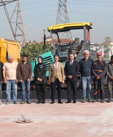 thumbnail_ERENLER’DE ASFALT SEFERBERLİĞİ BAŞKAN ŞENOL DİNÇ ÇALIŞMALARI YERİNDE İNCELEDİ (9)