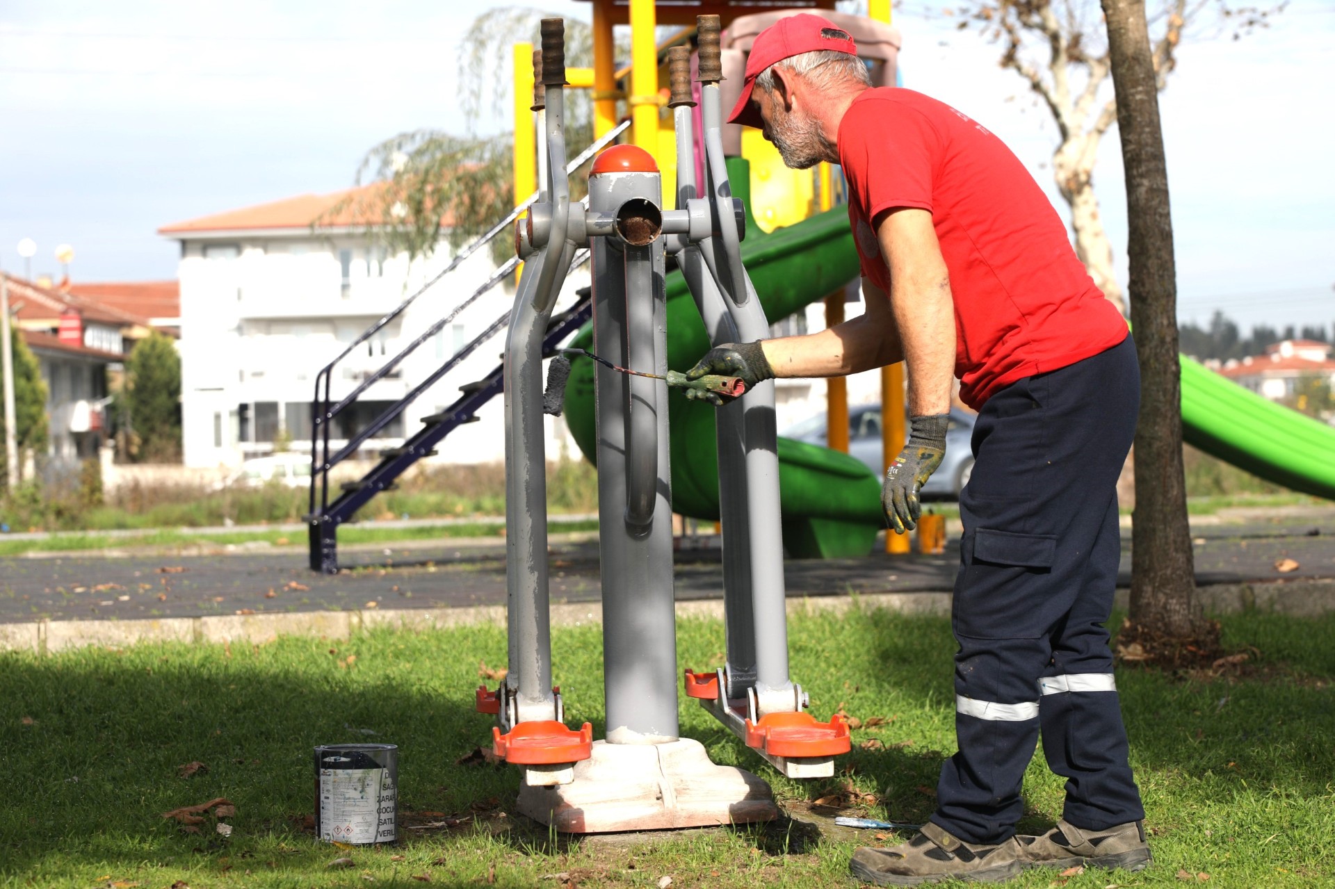 thumbnail_ERENLER’DE PARK VE BAHÇELERDE ÇALIŞMALAR HIZ KESMİYOR (1)