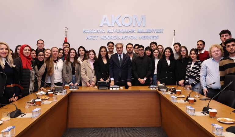 Başkan Alemdar 17 ülkeden gençleri ağırladı:  “Sakarya’yı geleceğin model şehirlerinden biri haline taşımak için gayretle çalışıyoruz”