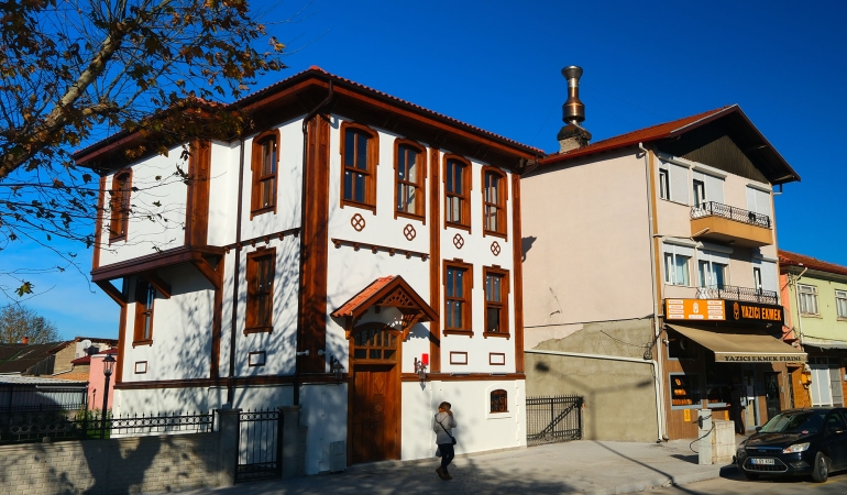 100 yıllık tarih Büyükşehir’le canlandı: İşte şehrin tarihine ışık olacak Tarihi Kuyudibi Konağı…