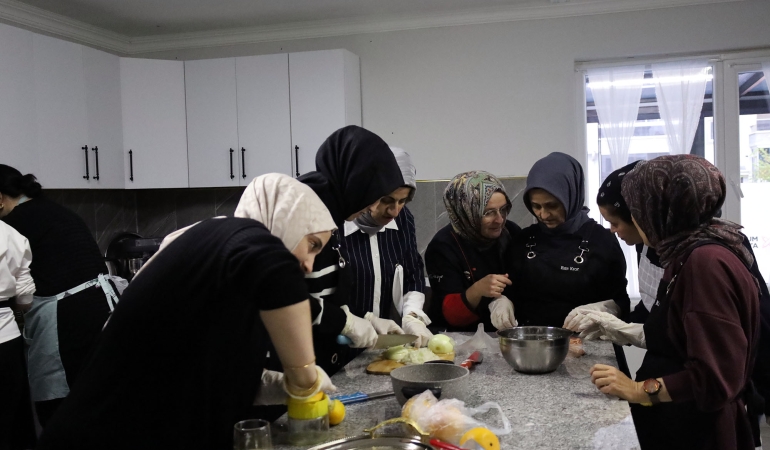 Büyükşehir’den Arifiye’ye profesyonel mutfak atölyesi