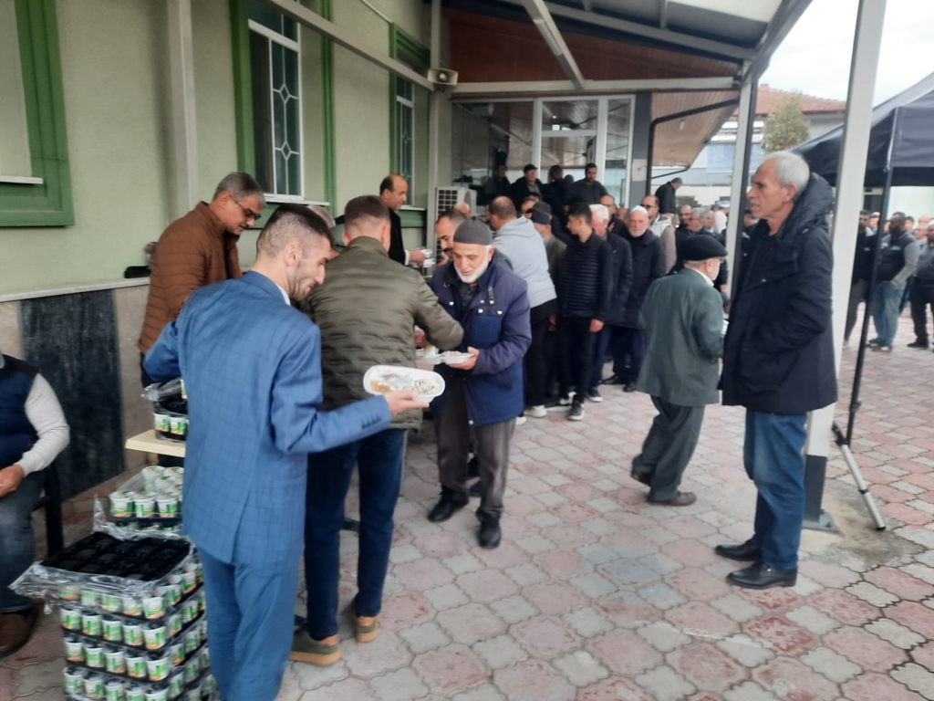 Hanlı Mahallesi’nde Hayırseverlerden Geniş Katılımlı Hayır Mevlidi 3 Hanlı Mahallesi’nde Hayırseverlerden Geniş Katılımlı Hayır Mevlidi