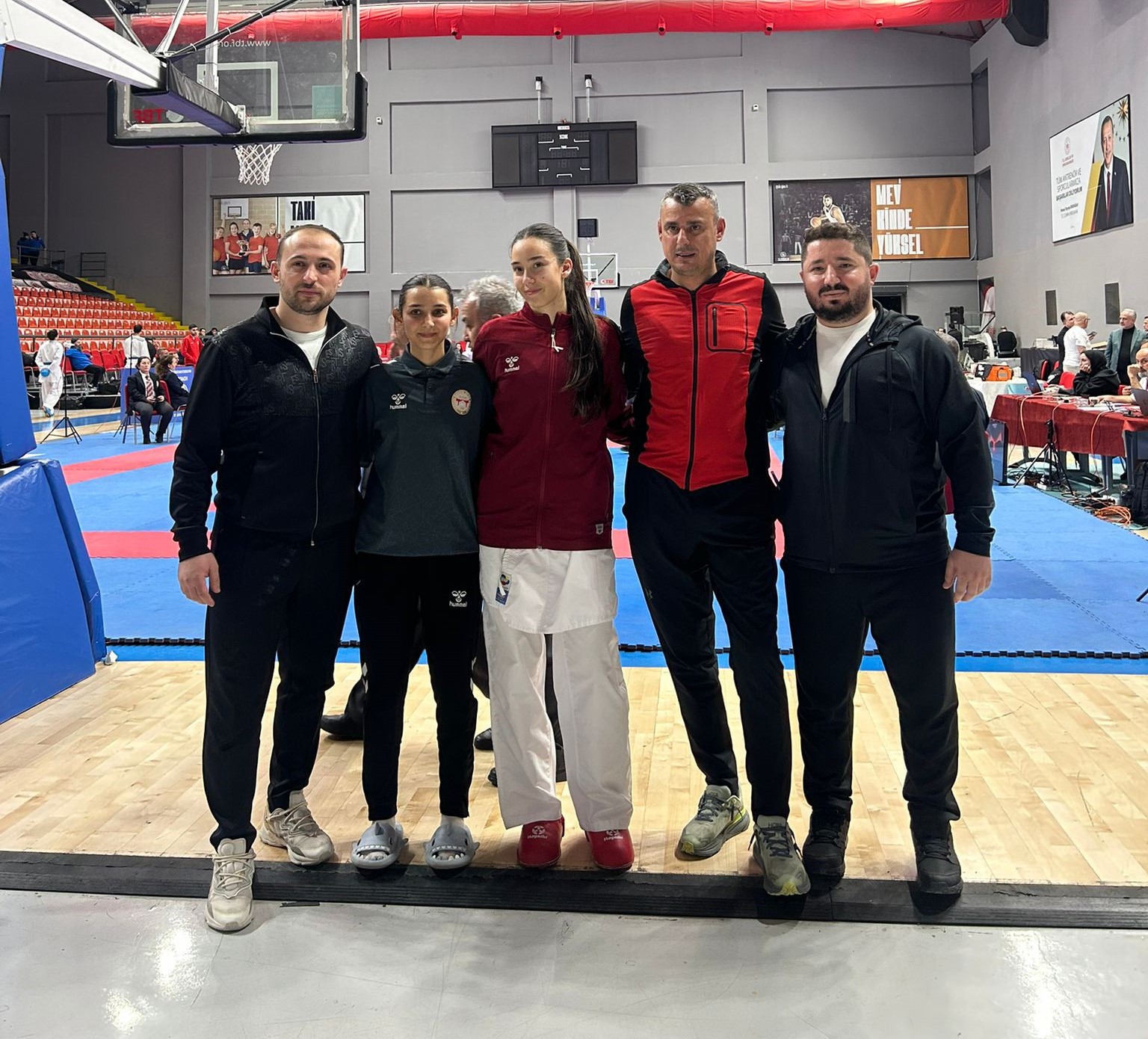 937a57b8-4af0-416c-9947-2983de5c47f0