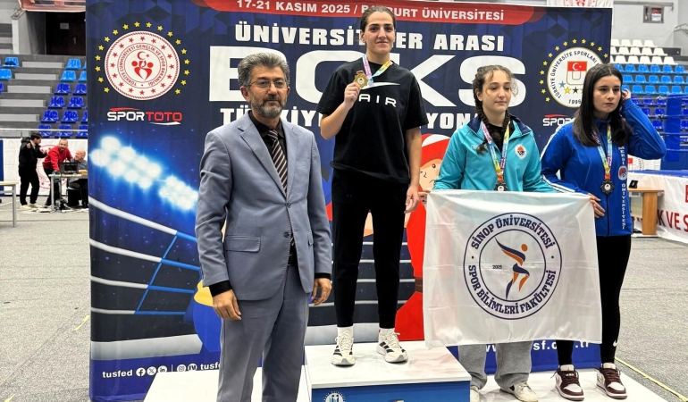 SUBÜ öğrencilerinden boksta iki madalya