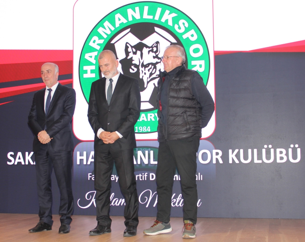 Harmanlıkspor ödülünü aldı
